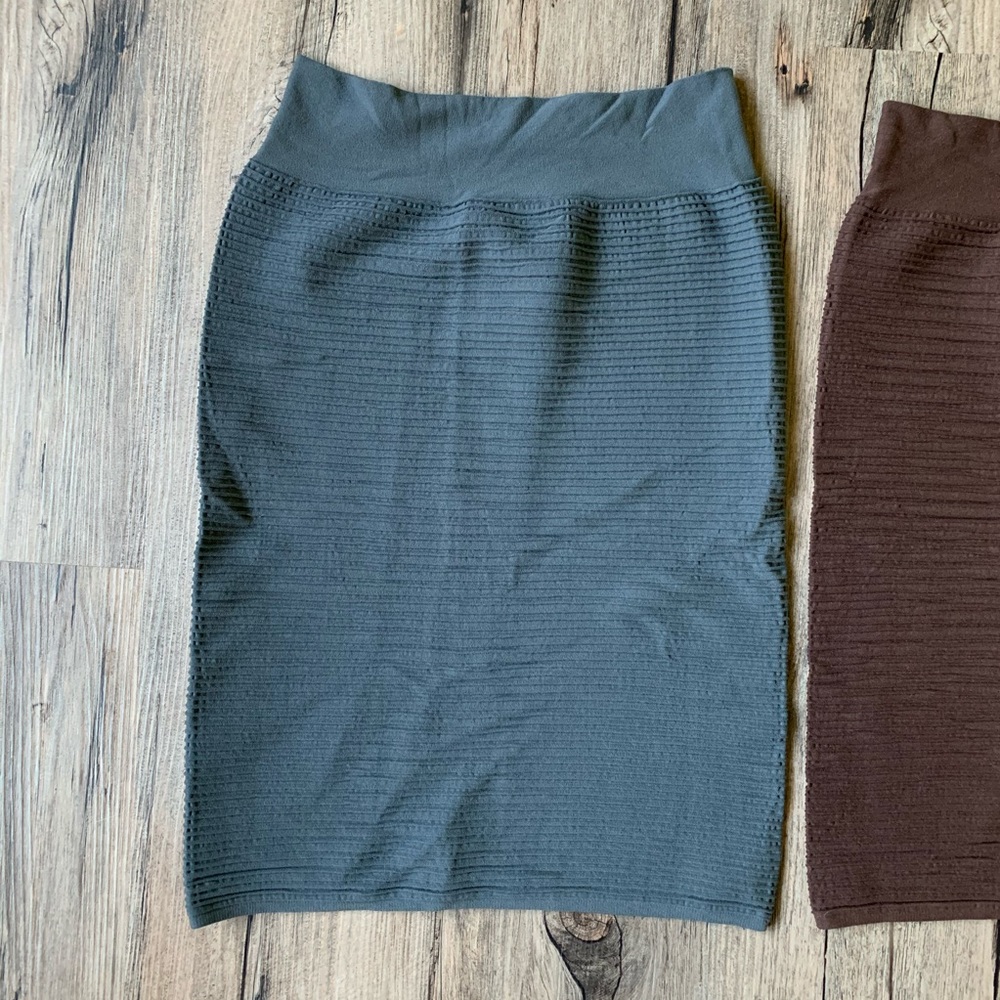 M U.S.A | Ribbed Skirt Bundle - Picture 3 of 11
